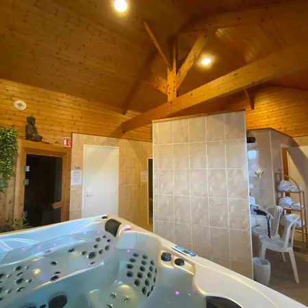 Hotel Contact - Les Bleuets &