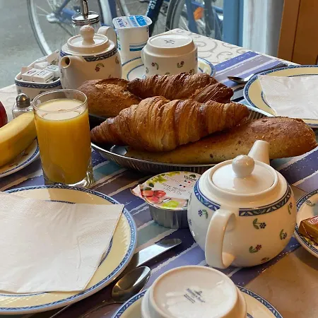 Contact - Les Bleuets & Hotel La Rivière-Saint-Sauveur