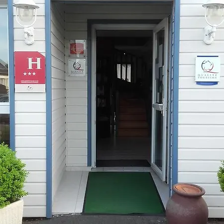 Hotel Contact - Les Bleuets & La Rivière-Saint-Sauveur