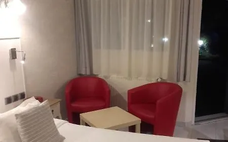 Contact - Les Bleuets & Hotel