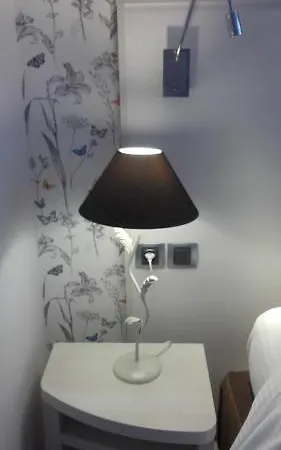 Hotel Contact - Les Bleuets & 3*