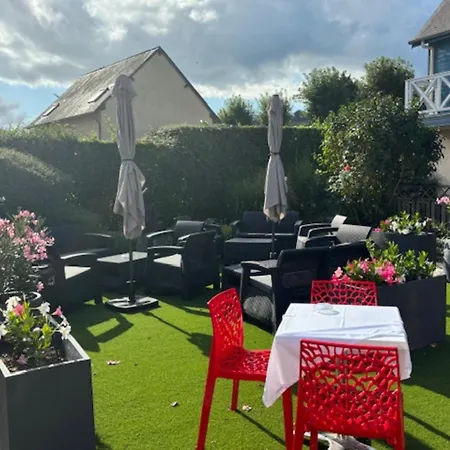 Contact - Les Bleuets & 3*