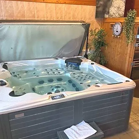 Hotel Contact - Les Bleuets & La Rivière-Saint-Sauveur