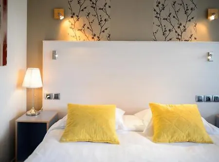 Hotel Contact - Les Bleuets&spa La Rivière-Saint-Sauveur