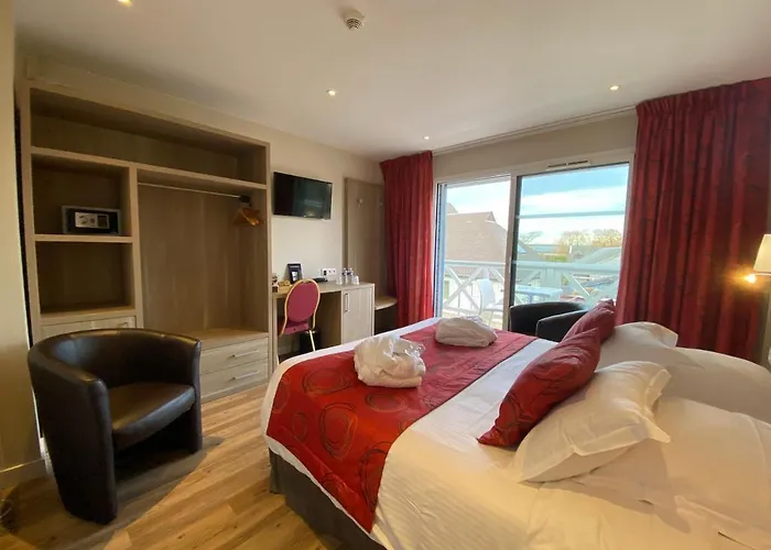 Hotel Contact - Les Bleuets & 3*