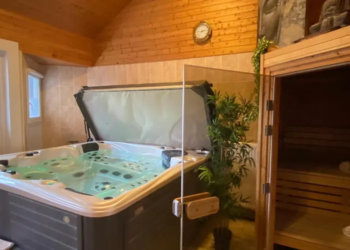 Contact - Les Bleuets & 3*