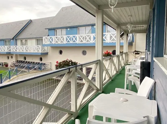 מלון Contact - Les Bleuets &