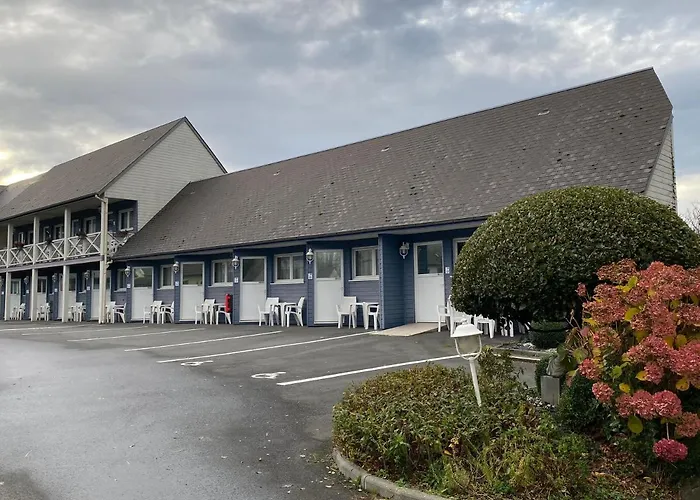 Hotel Contact - Les Bleuets & La Rivière-Saint-Sauveur