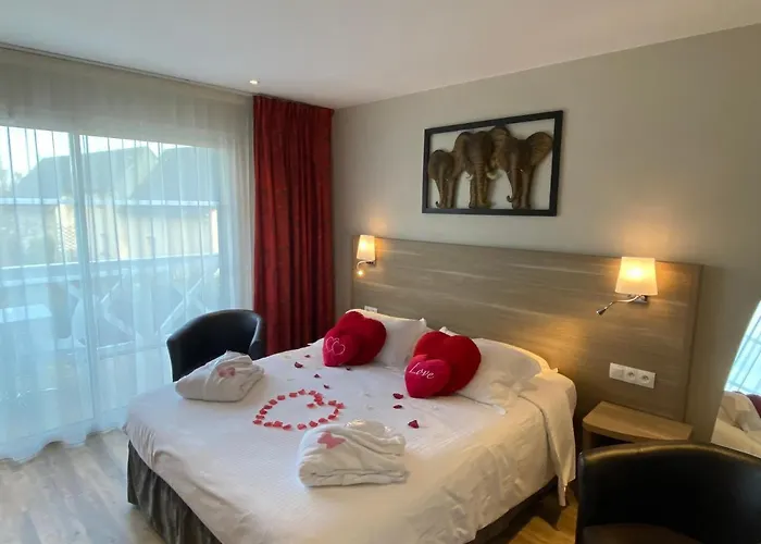 Hotel Contact - Les Bleuets & La Rivière-Saint-Sauveur