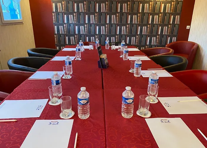 Hotel Contact - Les Bleuets &