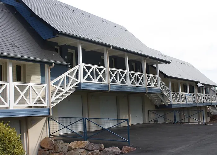 Hotel Contact - Les Bleuets & La Rivière-Saint-Sauveur