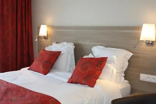 Contact - Les Bleuets & 3*