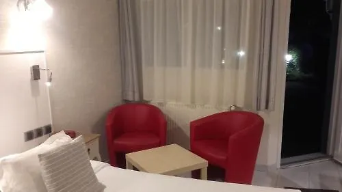 Contact - Les Bleuets & Hotel