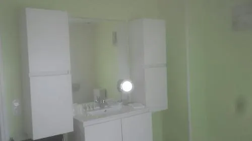 Contact - Les Bleuets & 3*