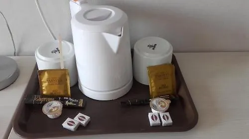 Contact - Les Bleuets & מלון