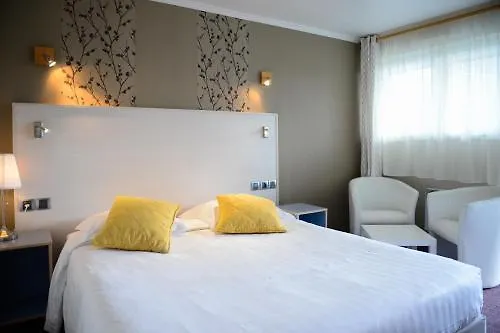 Contact - Les Bleuets & Hotel